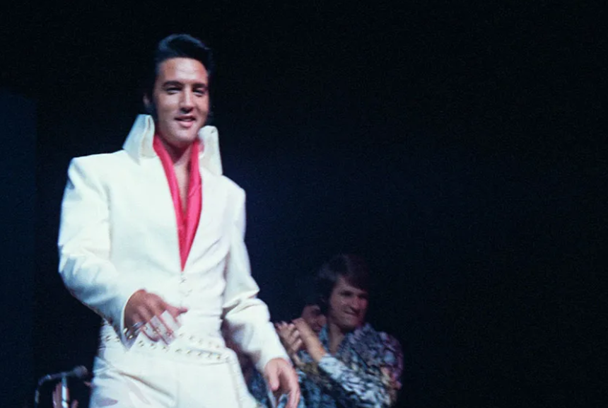 Rock’n Roll’un Kralı Geri Dönüyor: “EPiC: Elvis Presley Konserde”